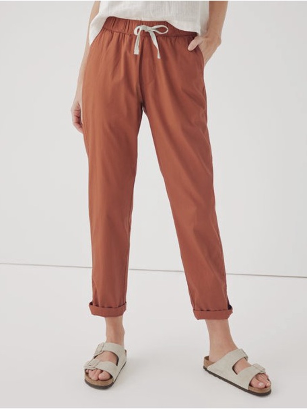 Pact Women's Organic Cotton Woven Daily Twill Roll Up Pants In Baked Clay Size S
